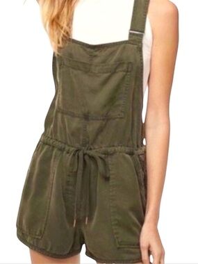 Wilfred Beatriz Olive Green overall shorts